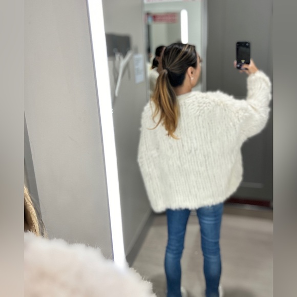 Women off-white color knitted fur Top/Cardigan oversize - Picture 8 of 8